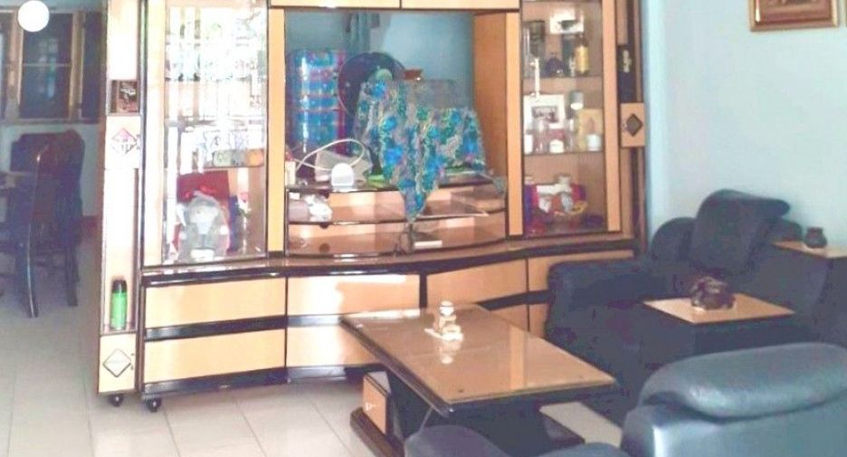 Reihenhaus zum Kauf mit 2 Zimmer in Lat Krabang, Bangkok