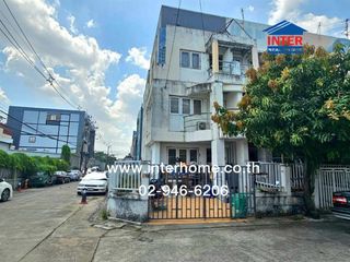 For sale 4 bedrooms townhouse in Lat Phrao, Bangkok