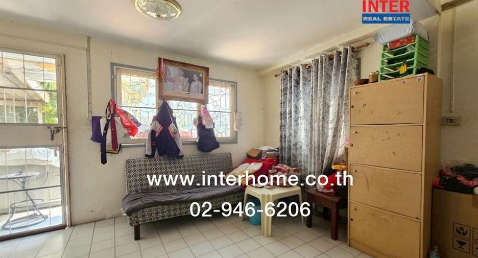 Casa adosada en venta de 4 habitaciones en Lat Phrao, Bangkok