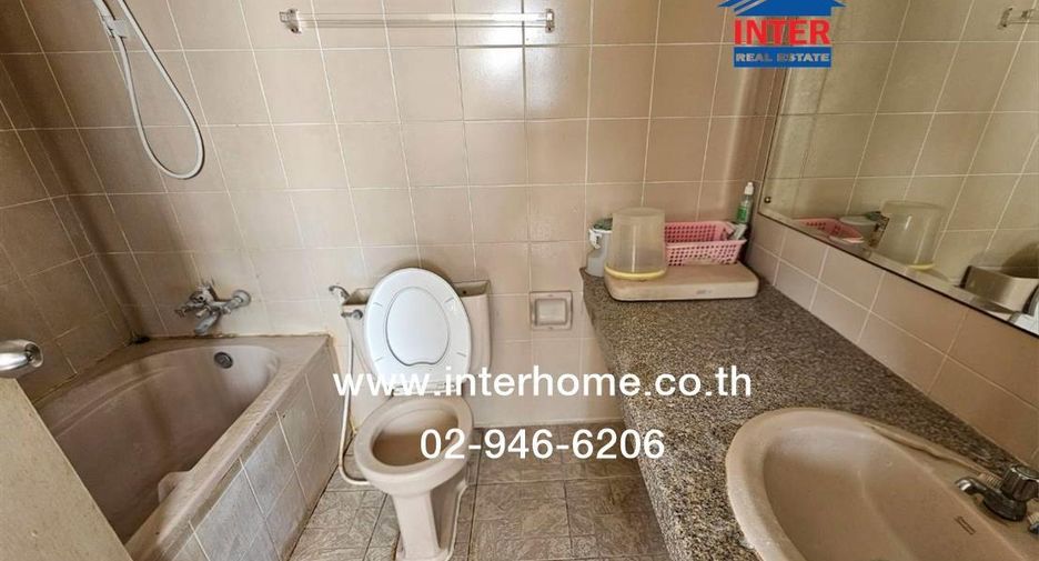 Casa adosada en venta de 4 habitaciones en Lat Phrao, Bangkok