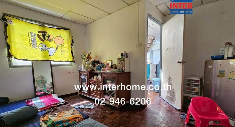 Casa adosada en venta de 4 habitaciones en Lat Phrao, Bangkok