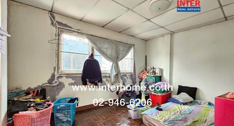 Casa adosada en venta de 4 habitaciones en Lat Phrao, Bangkok