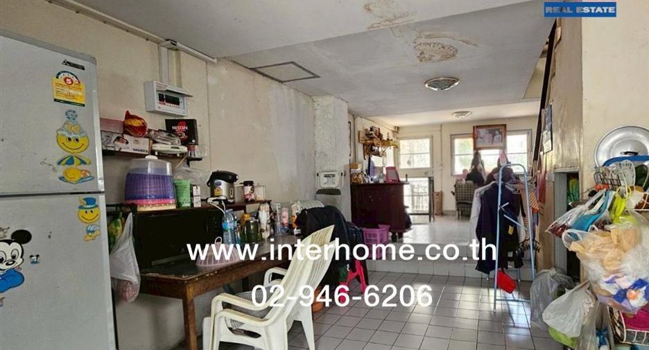 Casa adosada en venta de 4 habitaciones en Lat Phrao, Bangkok