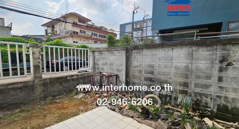 Casa adosada en venta de 4 habitaciones en Lat Phrao, Bangkok