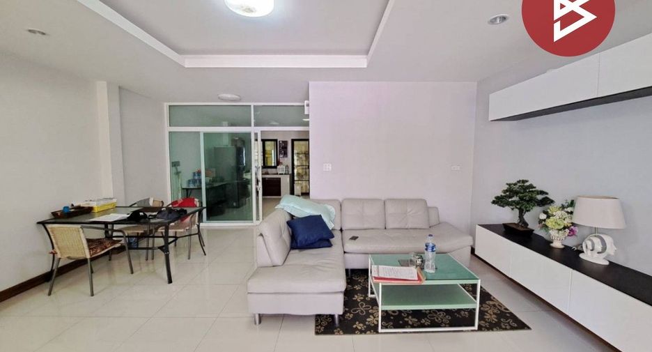 For sale 3 bedrooms townhouse in Mueang Nakhon Sawan, Nakhon Sawan