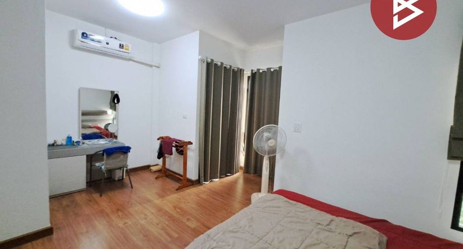 For sale 3 bedrooms townhouse in Mueang Nakhon Sawan, Nakhon Sawan