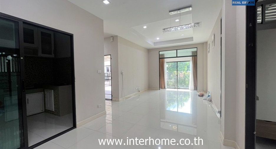 For sale 3 bedrooms house in Saphan Sung, Bangkok