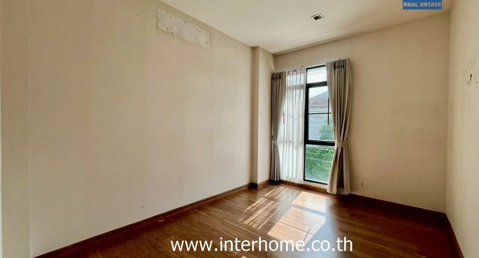 For sale 3 bedrooms house in Saphan Sung, Bangkok