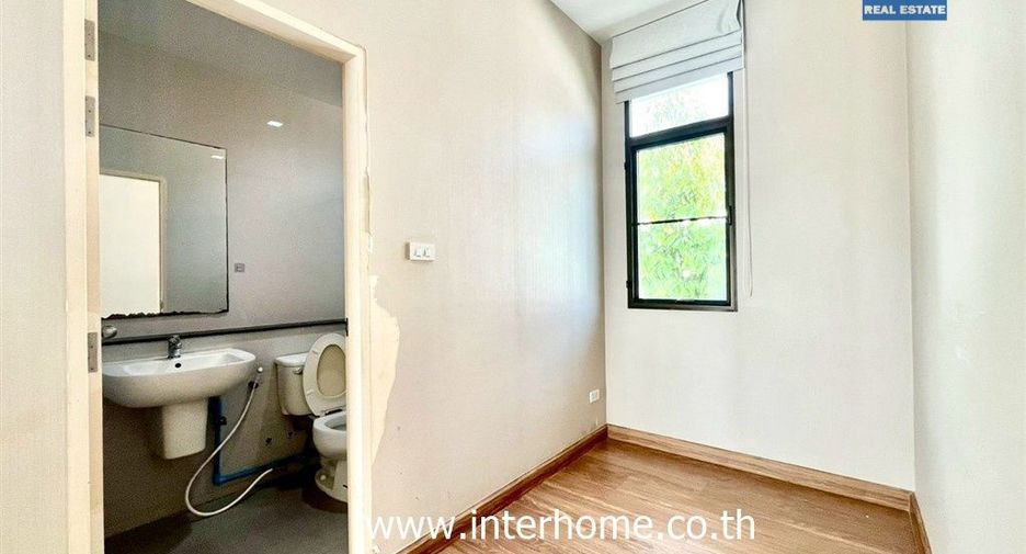 For sale 3 bedrooms house in Saphan Sung, Bangkok
