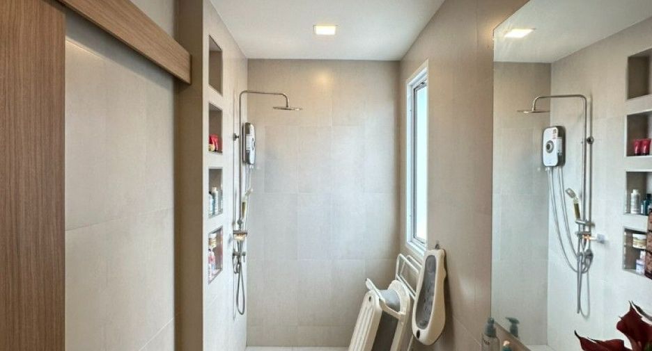 For sale 1 bed retail Space in Mueang Chon Buri, Chonburi