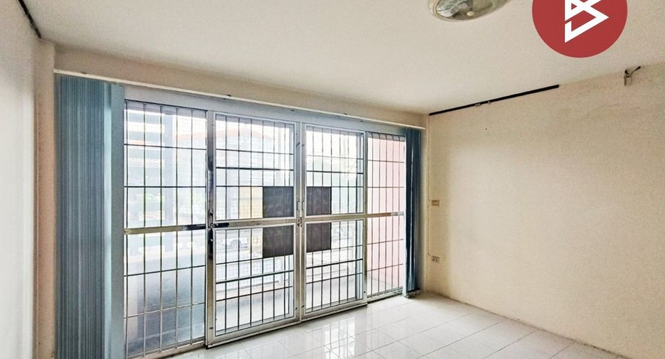 À vendre 3 chambres local commercial à Mueang Chon Buri, Chonburi