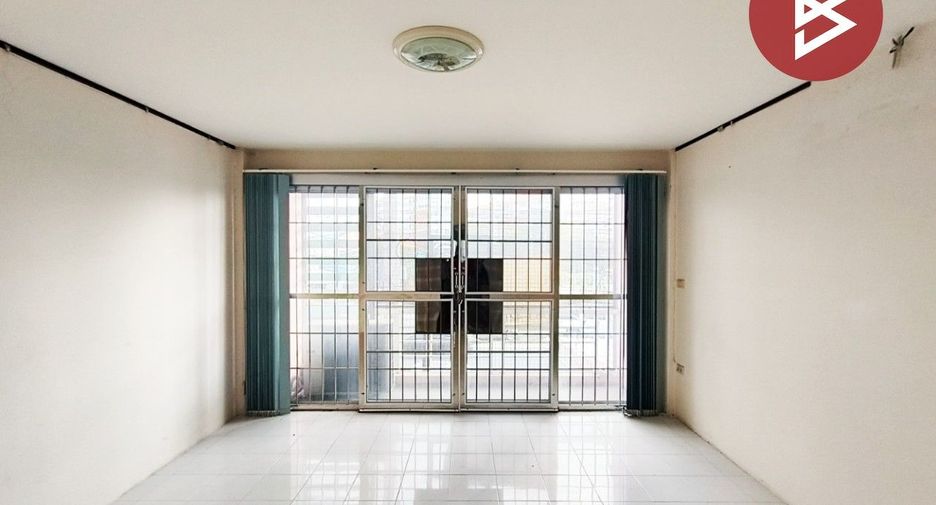À vendre 3 chambres local commercial à Mueang Chon Buri, Chonburi