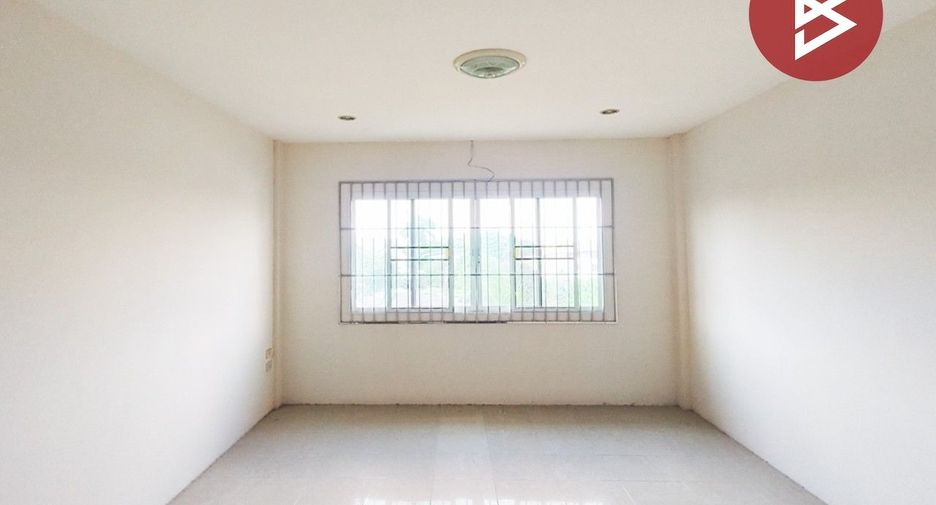 À vendre 3 chambres local commercial à Mueang Chon Buri, Chonburi