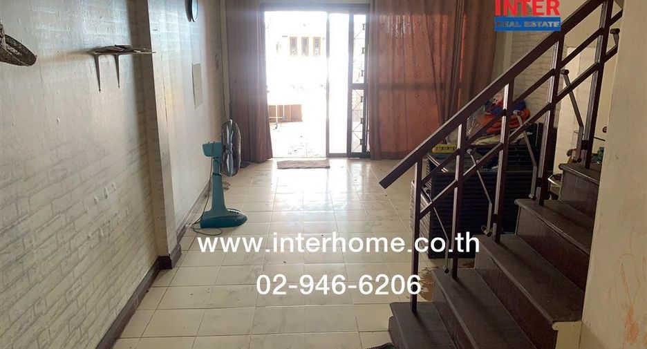 À vendre 2 chambres maison de ville à Lat Krabang, Bangkok