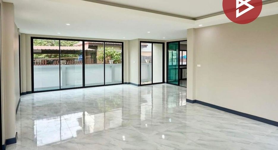 For sale 4 bedrooms house in Mueang Prachinburi, Prachin Buri