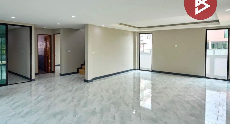 For sale 4 bedrooms house in Mueang Prachinburi, Prachin Buri