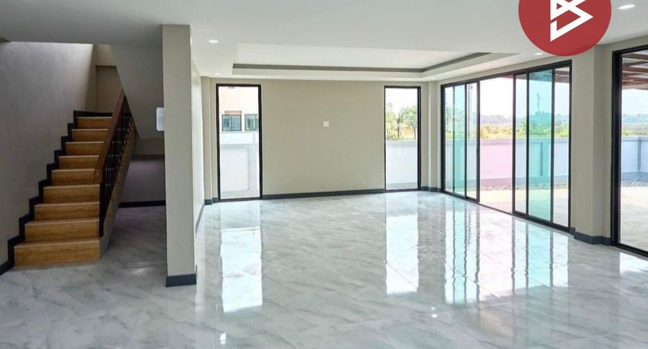 For sale 4 bedrooms house in Mueang Prachinburi, Prachin Buri