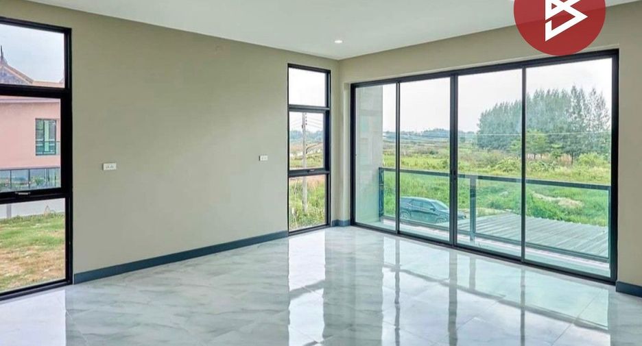 For sale 4 bedrooms house in Mueang Prachinburi, Prachin Buri