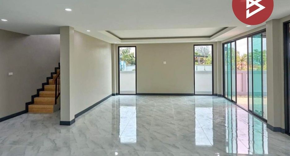 For sale 4 bedrooms house in Mueang Prachinburi, Prachin Buri