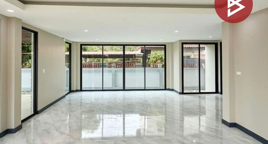 For sale 4 bedrooms house in Mueang Prachinburi, Prachin Buri