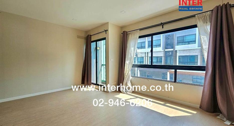 For sale 3 bedrooms townhouse in Don Mueang, Bangkok