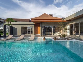 For rent 4 bedrooms villa in Mueang Phuket, Phuket
