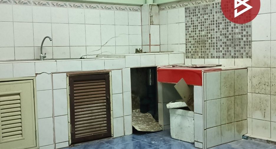 À vendre 2 chambres maison de ville à Phra Pradaeng, Samut Prakan