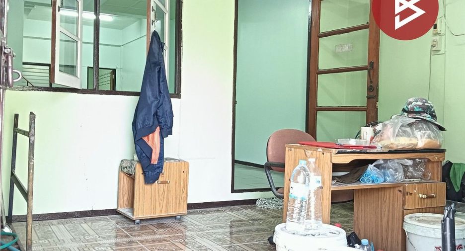 À vendre 2 chambres maison de ville à Phra Pradaeng, Samut Prakan