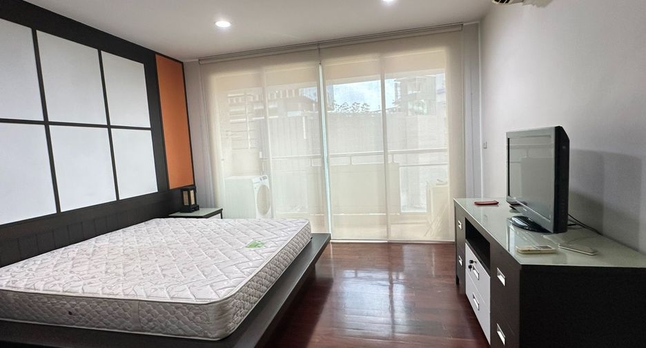 For rent 2 bedrooms condo in Bang Rak, Bangkok