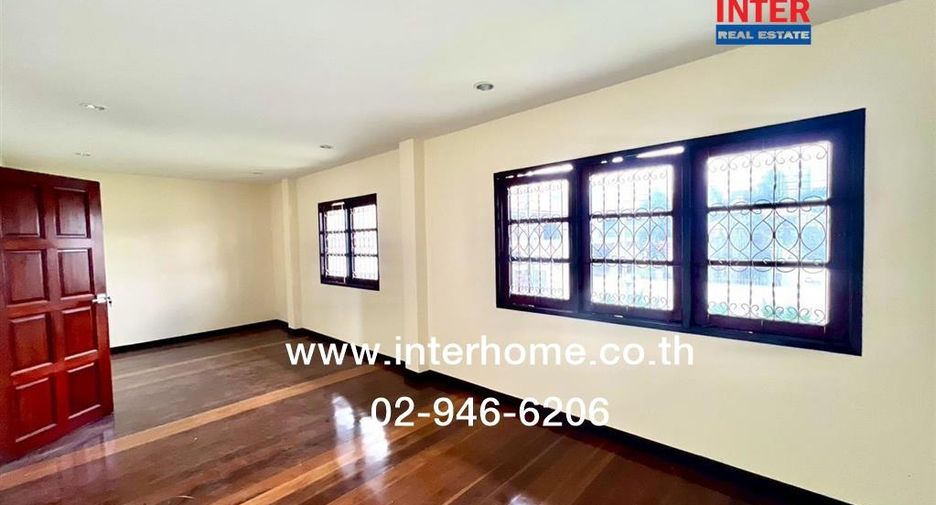 For sale 3 bedrooms house in Bang Kapi, Bangkok