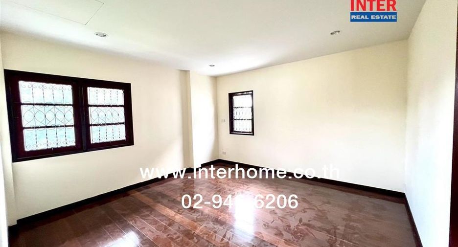For sale 3 bedrooms house in Bang Kapi, Bangkok