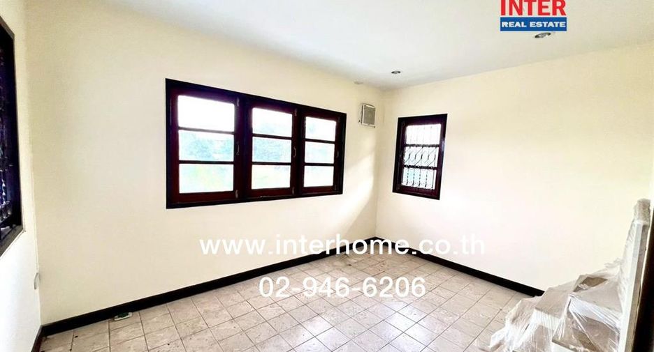 For sale 3 bedrooms house in Bang Kapi, Bangkok