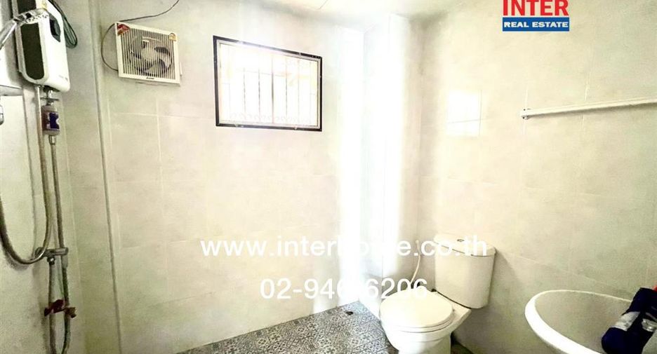 For sale 3 bedrooms house in Bang Kapi, Bangkok