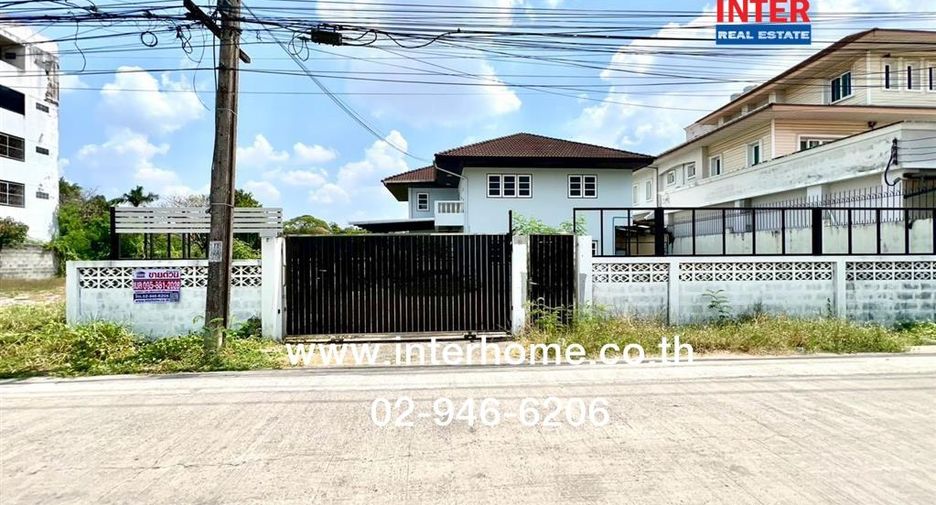 For sale 3 bedrooms house in Bang Kapi, Bangkok