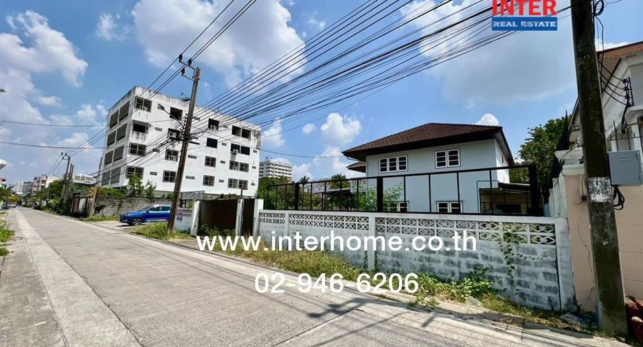 For sale 3 bedrooms house in Bang Kapi, Bangkok