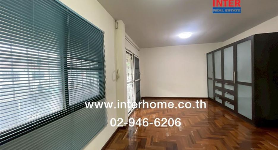 Reihenhaus zum Kauf mit 4 Zimmer in Lat Phrao, Bangkok