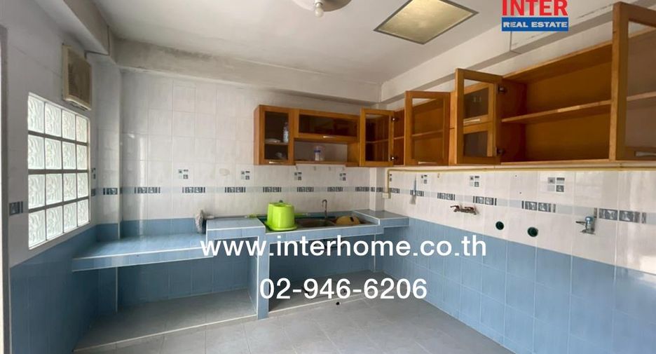 Reihenhaus zum Kauf mit 4 Zimmer in Lat Phrao, Bangkok