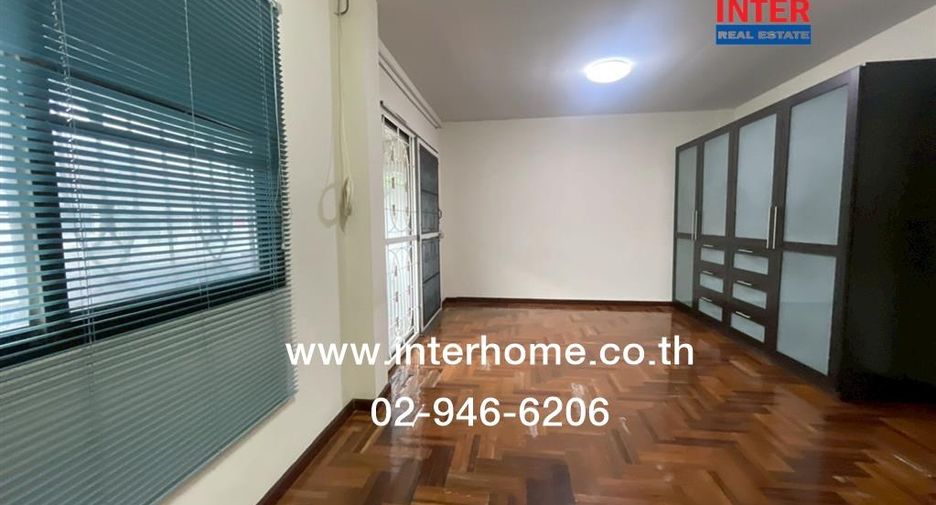 Reihenhaus zum Kauf mit 4 Zimmer in Lat Phrao, Bangkok