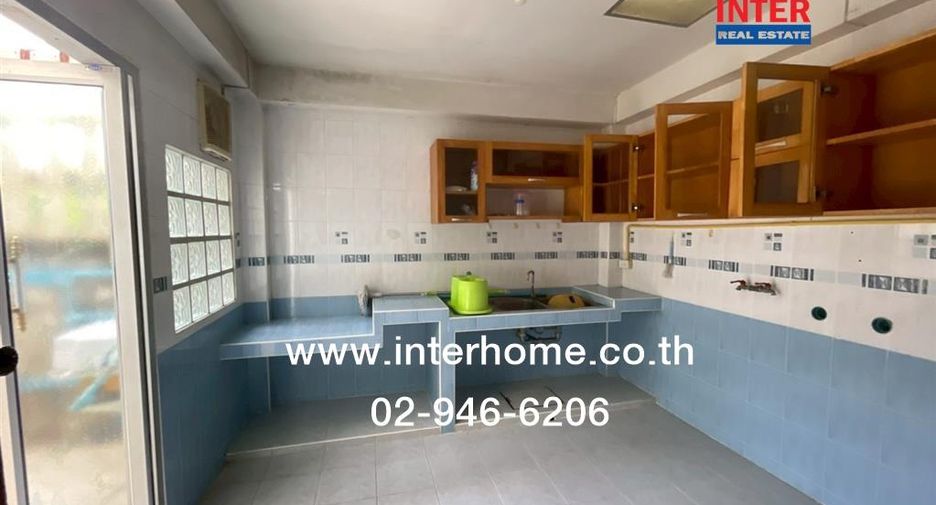 Reihenhaus zum Kauf mit 4 Zimmer in Lat Phrao, Bangkok