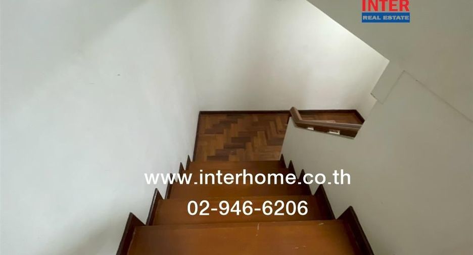 Reihenhaus zum Kauf mit 4 Zimmer in Lat Phrao, Bangkok