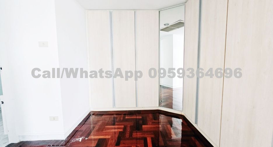 Apartamento en alquiler de 3 habitaciones en Khlong Toei, Bangkok
