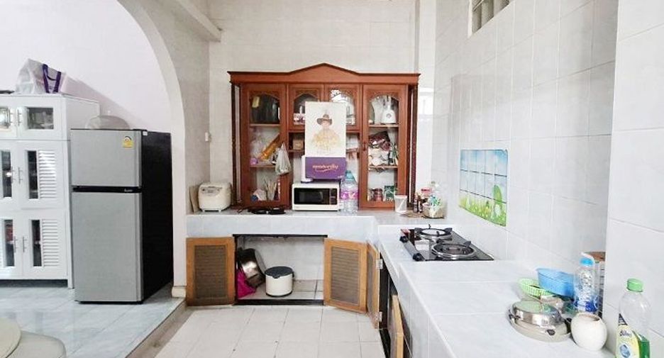 Casa adosada en venta de 3 habitaciones en Lam Luk Ka, Pathum Thani