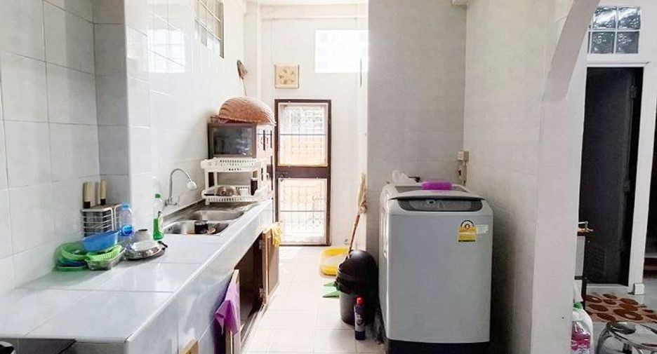 Casa adosada en venta de 3 habitaciones en Lam Luk Ka, Pathum Thani