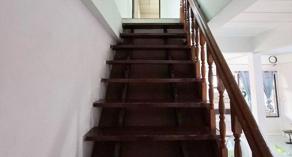Casa adosada en venta de 3 habitaciones en Lam Luk Ka, Pathum Thani