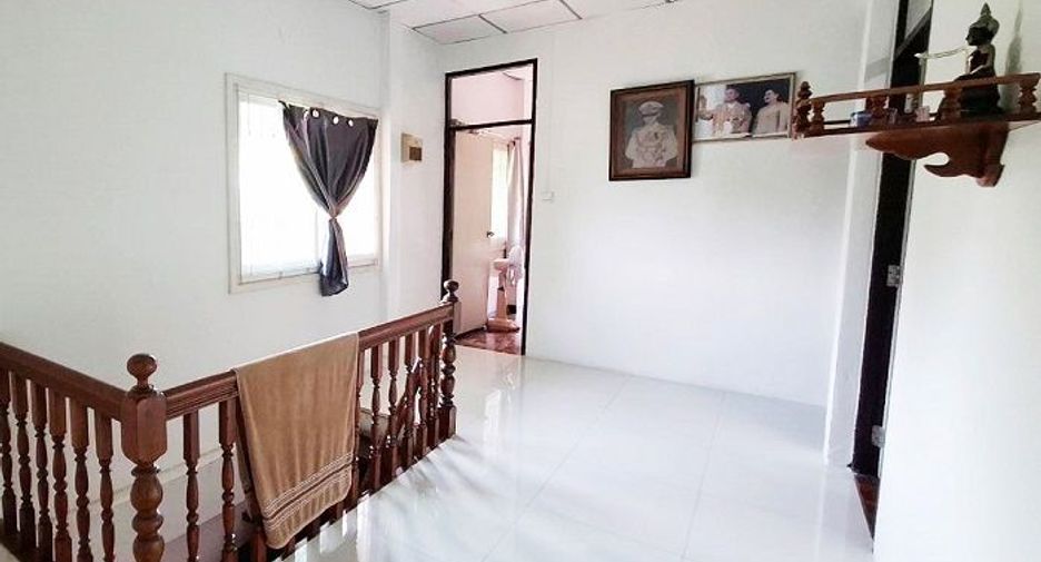 Casa adosada en venta de 3 habitaciones en Lam Luk Ka, Pathum Thani