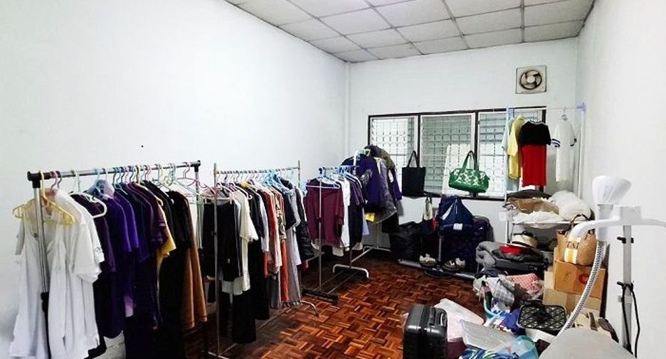Casa adosada en venta de 3 habitaciones en Lam Luk Ka, Pathum Thani