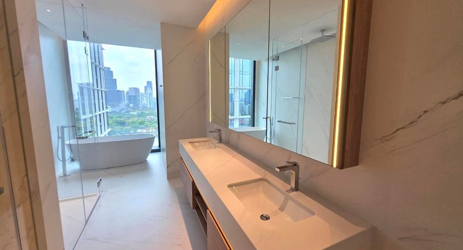 Wohnung zur Miete und zum Kauf mit 3 Zimmer in Sathon, Bangkok