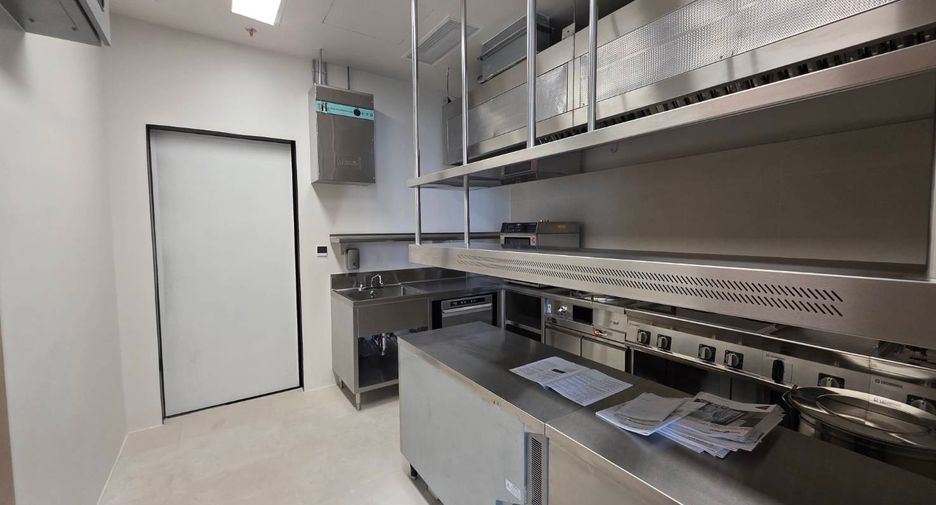 Wohnung zur Miete und zum Kauf mit 3 Zimmer in Sathon, Bangkok