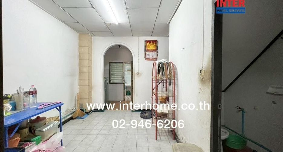 For sale 2 ベッドルーム townhouse in Saphan Sung, Bangkok
