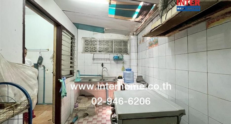 For sale 2 ベッドルーム townhouse in Saphan Sung, Bangkok